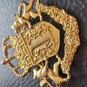 Ivana Gold Crest Brooch